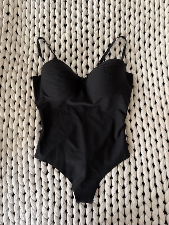 SKIMS Tops - SKIMS Body Molded Underwire Bodysuit in Onyx NWT